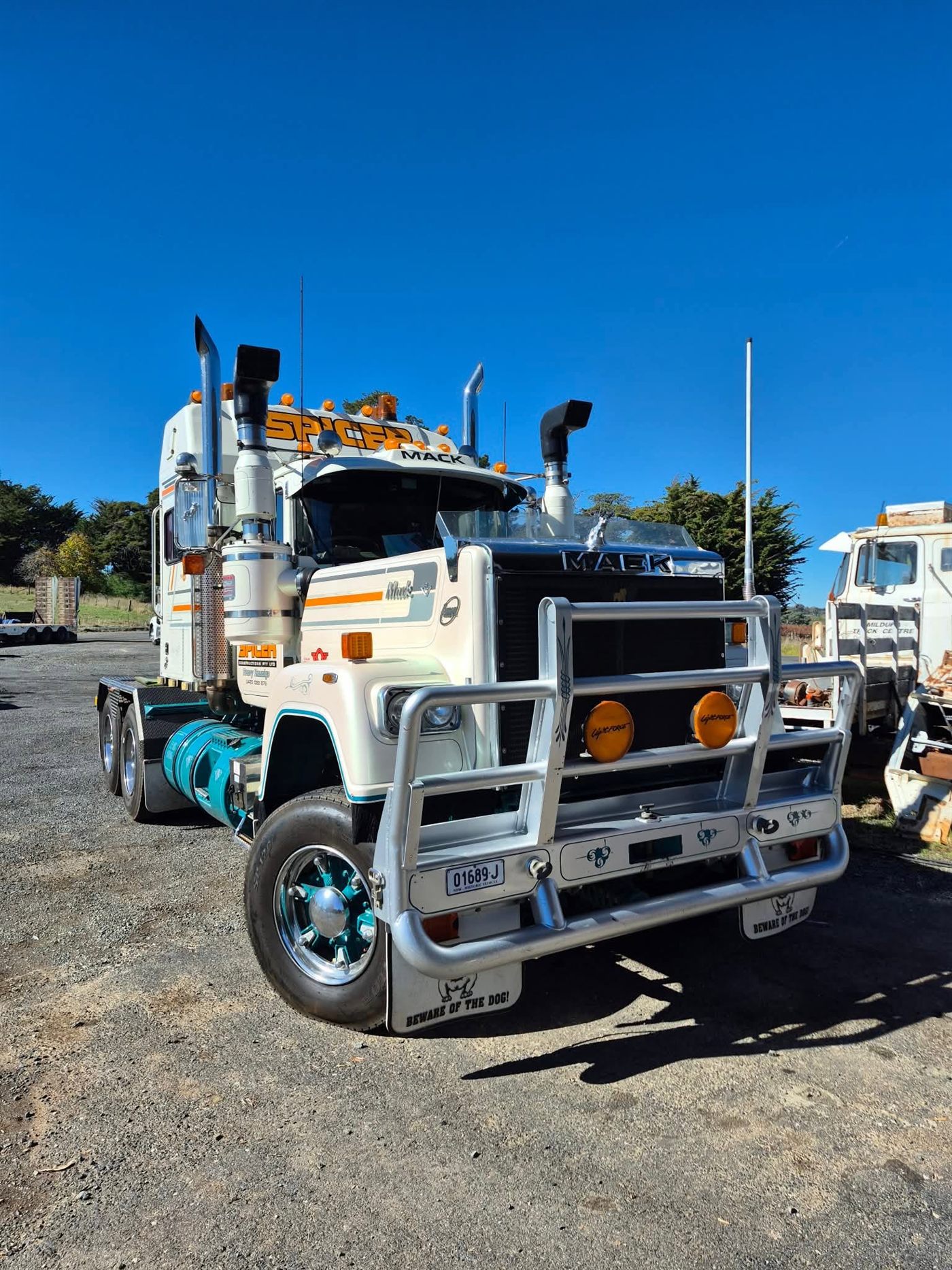 Heavy haulage Mack